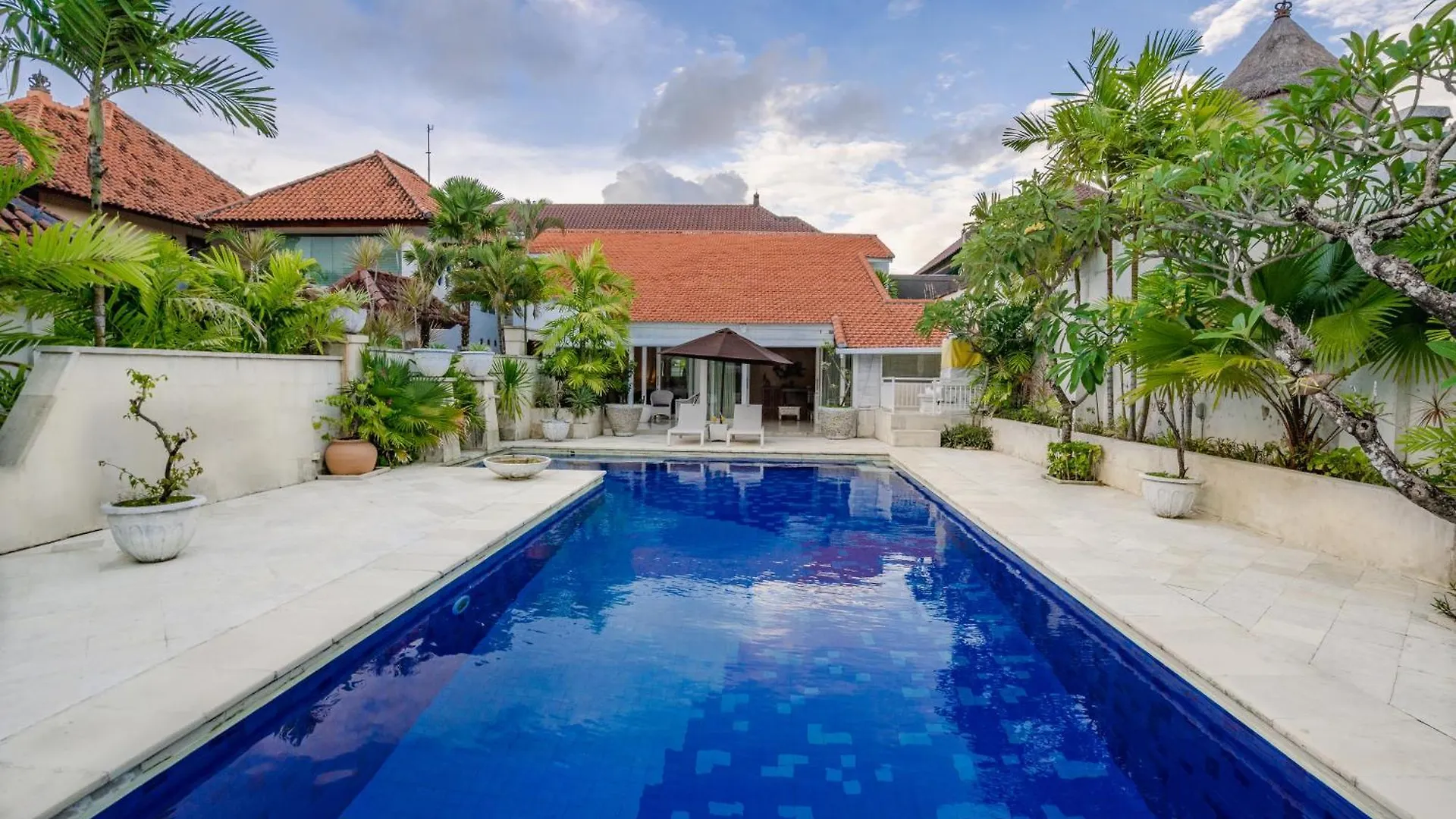Very Spacious 4 Bedroom Villa Seminyak Near Beach contacts