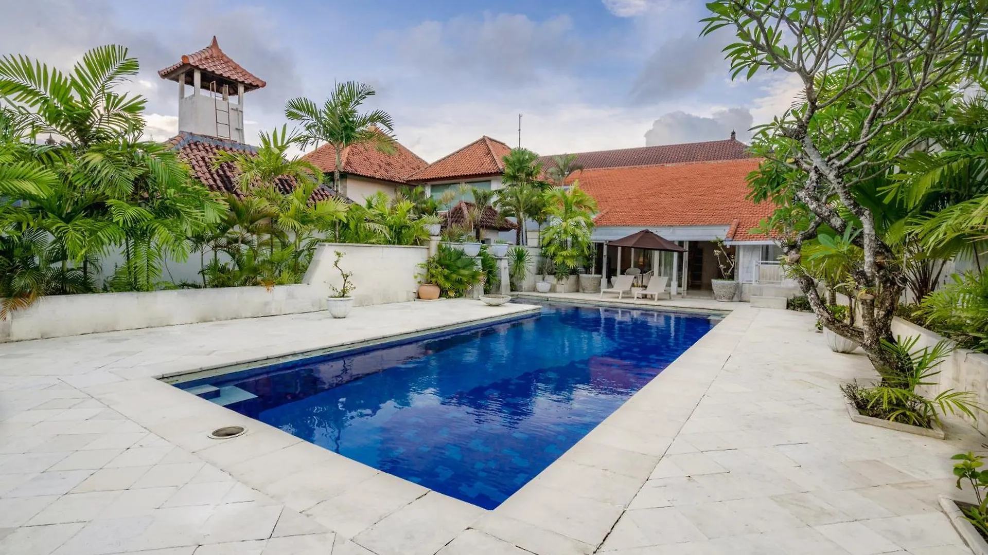 Very Spacious 4 Bedroom Villa Seminyak Near Beach Indonesia