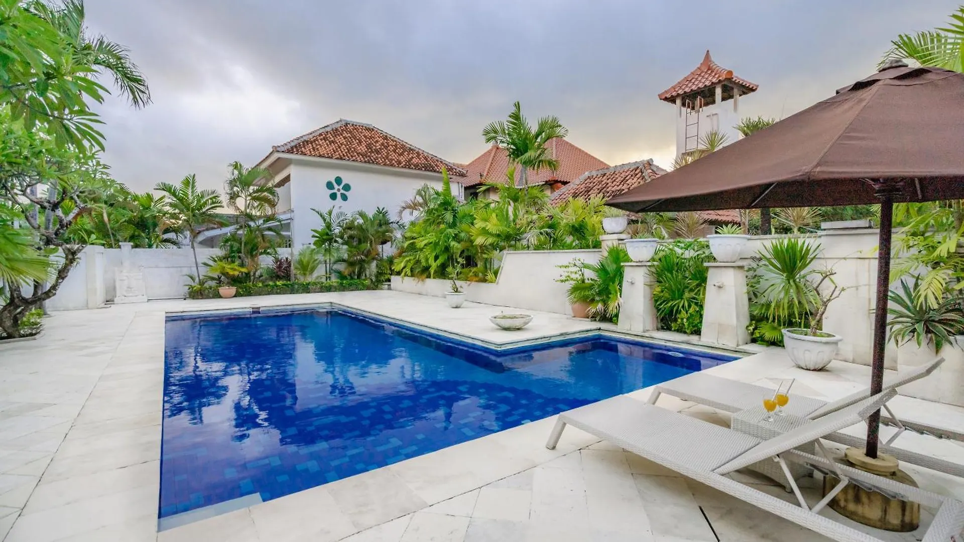 Very Spacious 4 Bedroom Villa Seminyak Near Beach Indonesia
