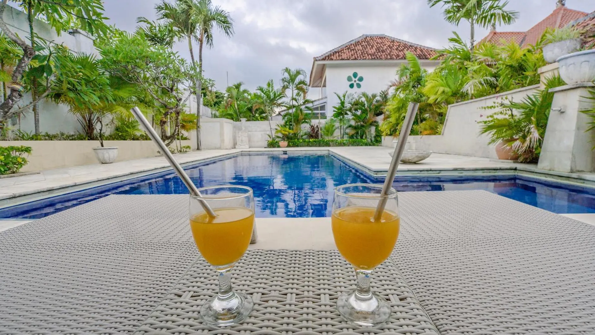 Very Spacious 4 Bedroom Villa Seminyak Near Beach  Seminyak (Bali)