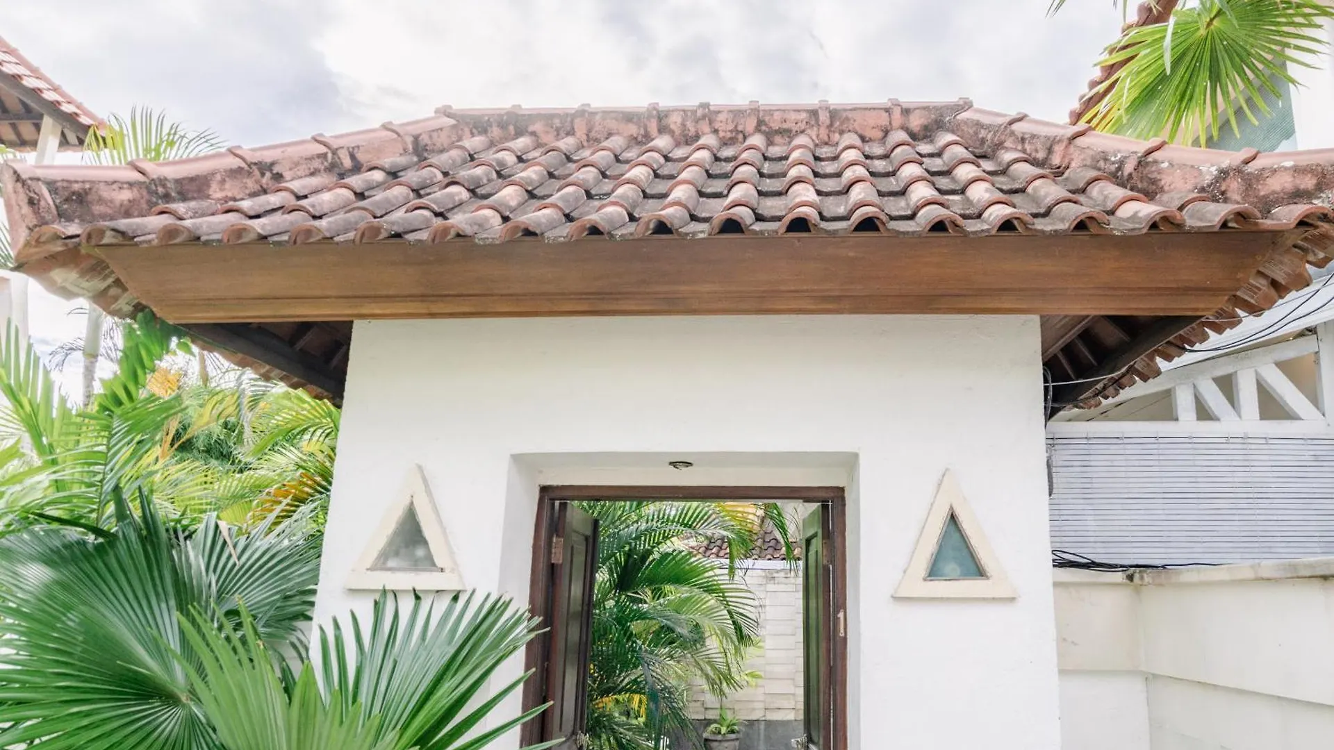 Very Spacious 4 Bedroom Villa Seminyak Near Beach