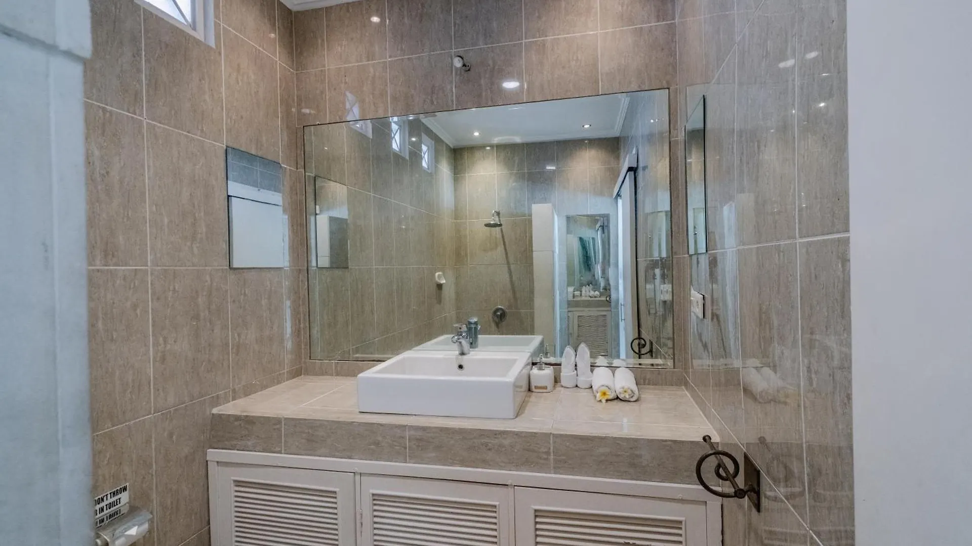 Very Spacious 4 Bedroom Villa Seminyak Near Beach